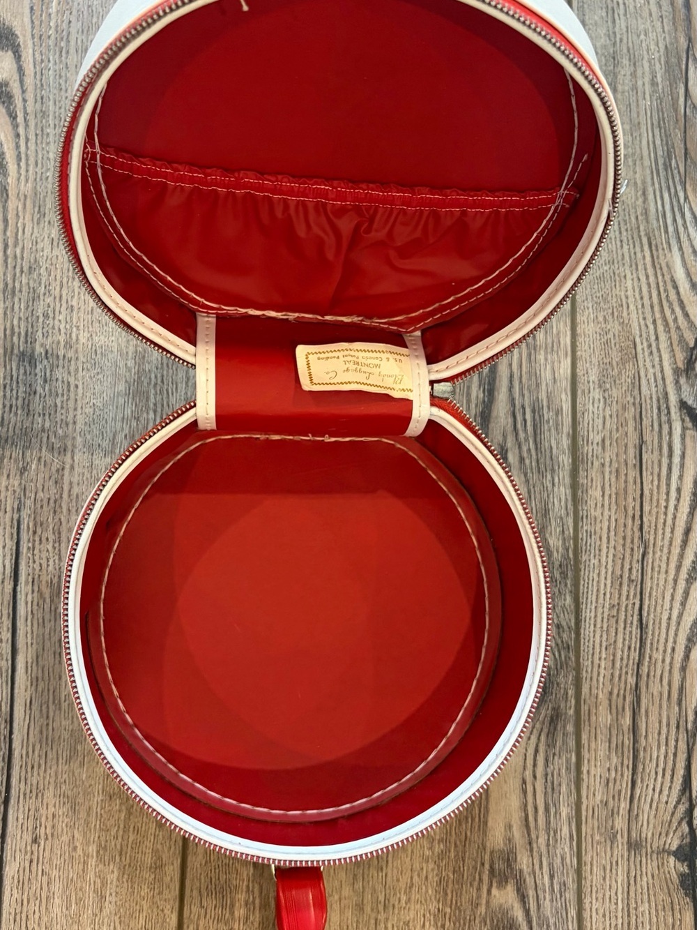 Vintage Disney Winnie the Pooh Round Train Case Blondy Luggage Vanity Bag - Picture 4 of 12